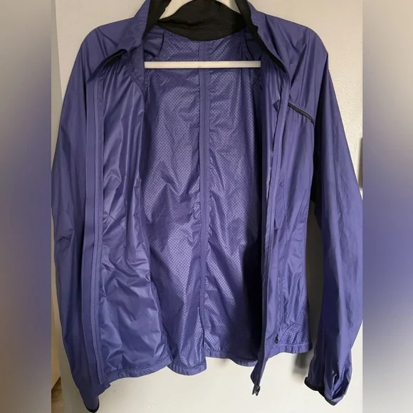 Lululemon Run: Essential Jacket - Picture 10 of 10